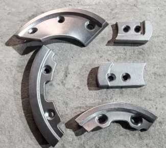 ¿Qué cambios ocurren en la microestructura de las piezas fundidas resistentes al desgaste en condiciones de alta temperatura y alta presión?